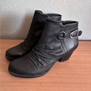 BareTraps Reinella Black Ankle Boots with Buckle Accent Size 7.5